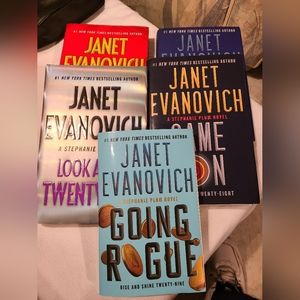 Stephanie Plum Series by Janet Evanovich book bundle